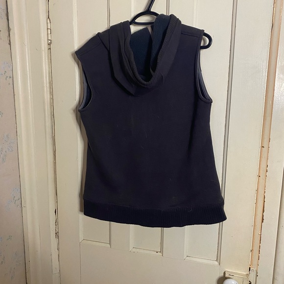 Cabela’s hooded vest - Picture 5 of 6